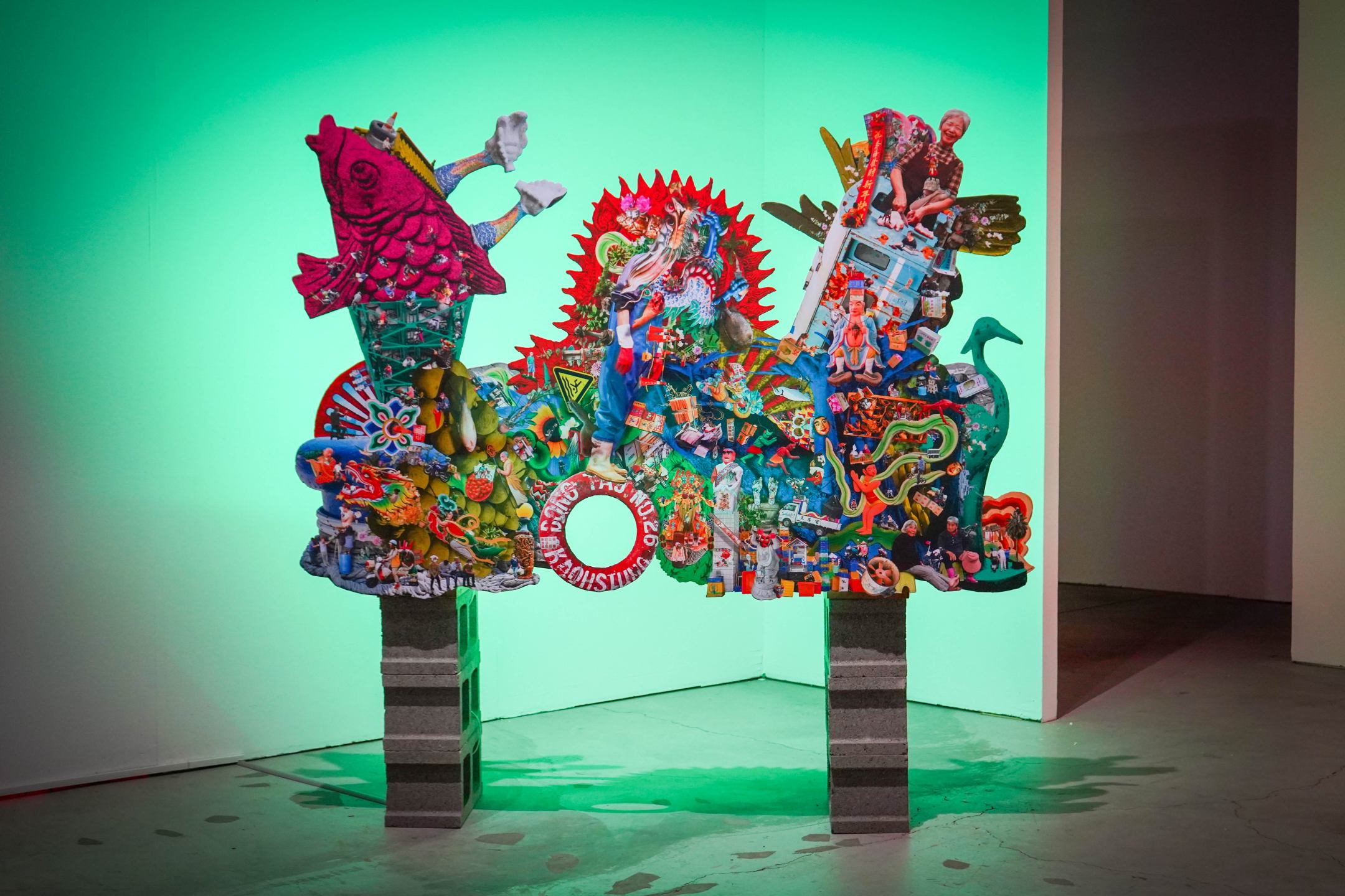 Visual storytelling through large-scale photographic collage